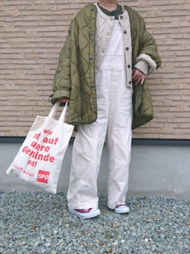 「カーキ×ホワイト」｜「アイテム（Tシャツ/カットソー）」を使った、ｅｒａさん（レディース・158cm）の冬コーディネート