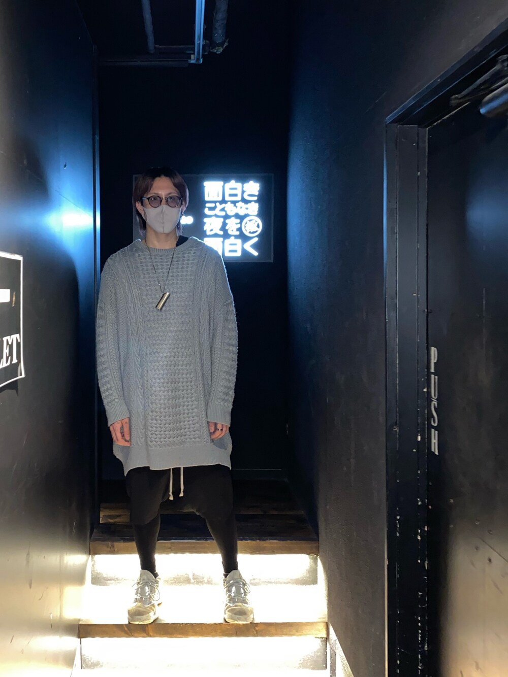 「はるコーデ、ラフ、ビッグシルエット、春カラー、低身長コーデ、お洒落さんとつながりたい、RICK OWENS」｜「Rick OwensのRICK OWENS Bermudas（その他パンツ、ブラック系）」を使った、hiy.さん（メンズ・180cm）の春コーディネートの1枚目の写真