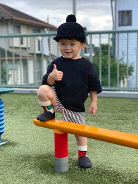 「ストライプパンツ」｜「アイテム（スリッポン）」を使った、genさん（キッズ・80cm）の秋コーディネート