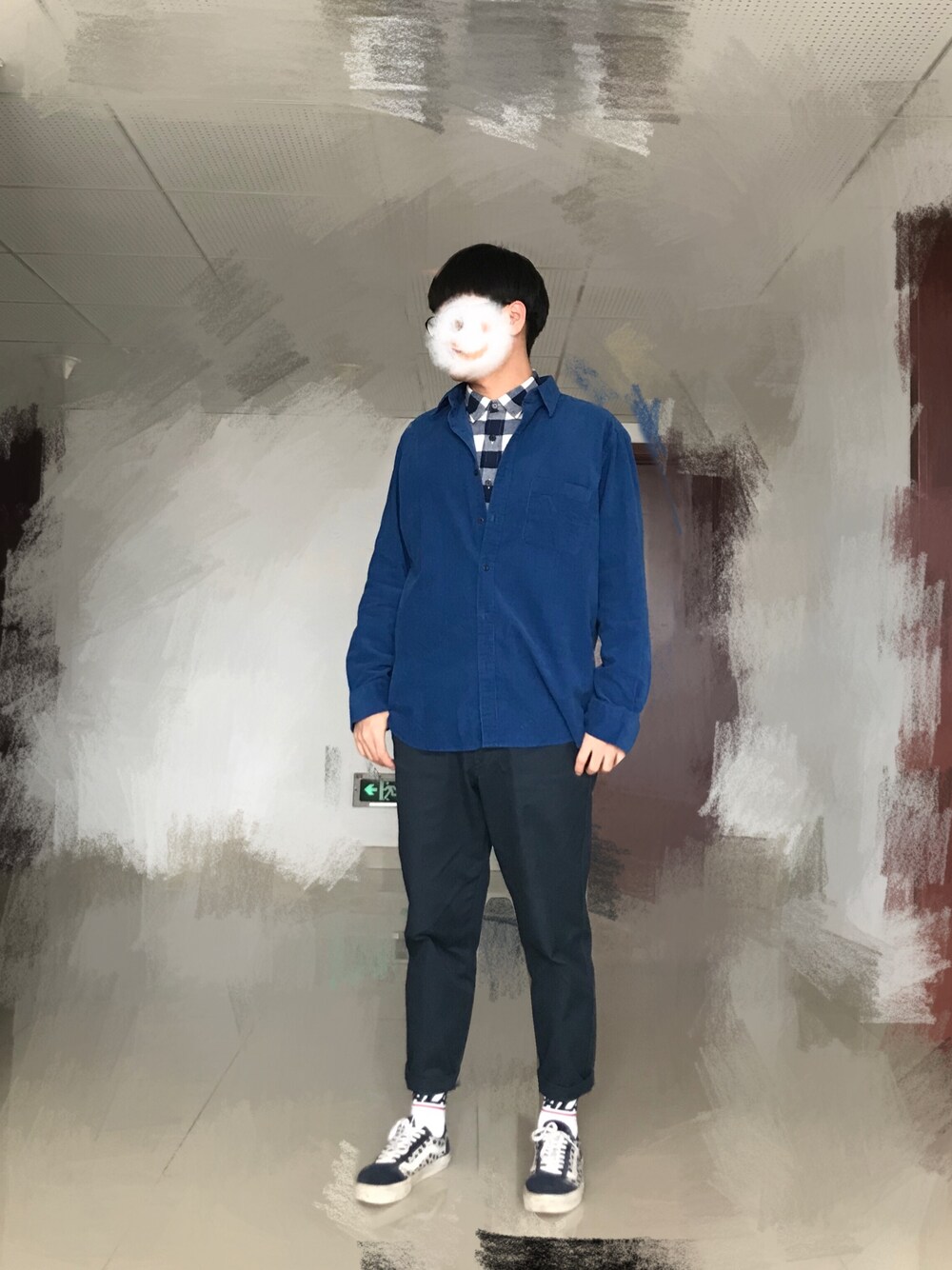 「boy、springstyle、school、school look、VANS、UNIQLO」｜「UNIQLOのアイテム（シャツ/ブラウス、ブルー系）」を使った、楼一一_Swan(相互follow)さん（メンズ・183cm）の春コーディネートの1枚目の写真
