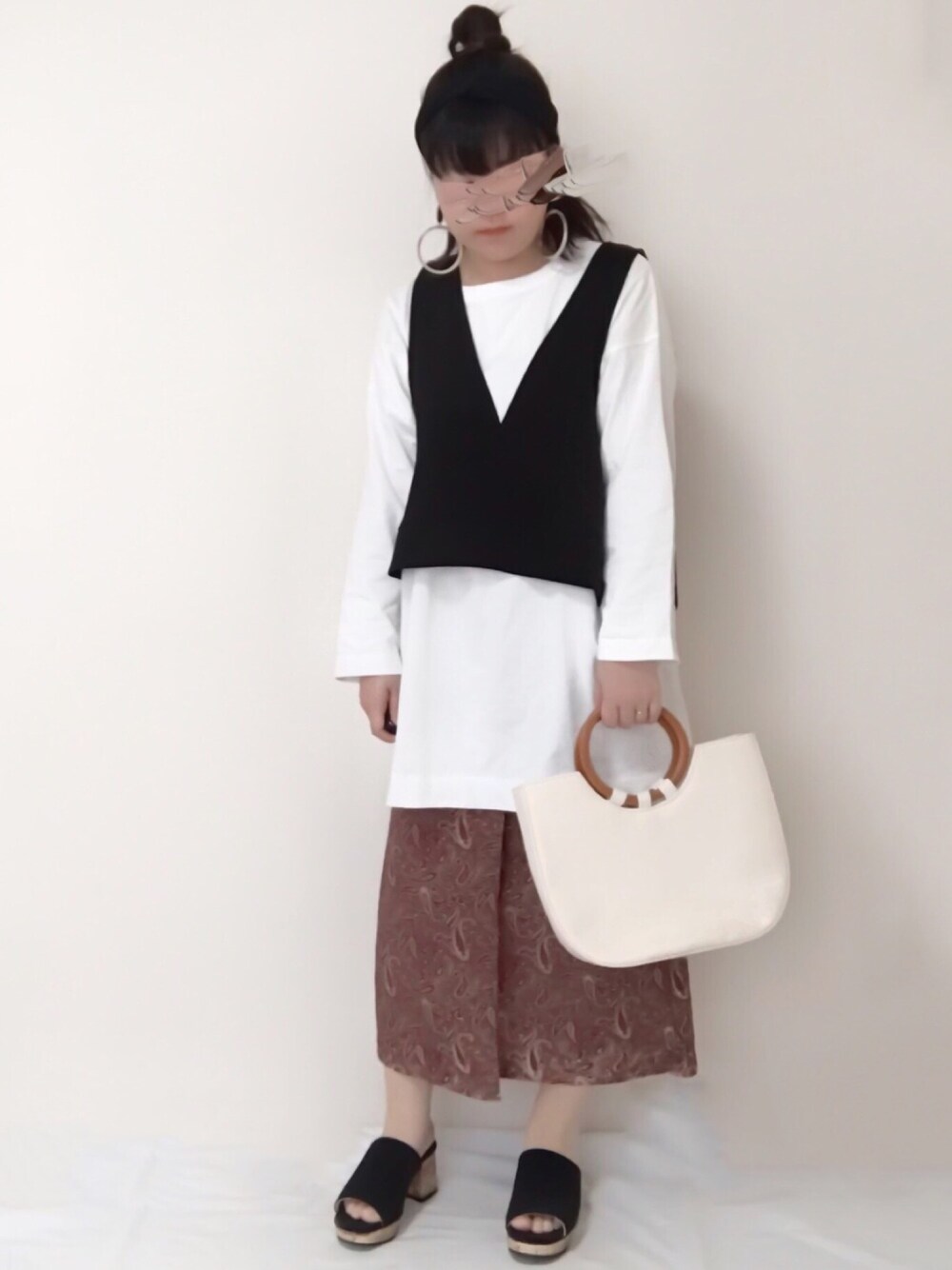 「低身長、ビスチェ、ペイズリー柄、WEGO、チャオパニックティピー(CIAOPANIC TYPY)、birthdayroom、サンダル、ラップスカート、春コーデ、ハーフアップ」｜「Birthday roomの鹿の子ポンチVネックベスト（ベスト、ブラック系）」を使った、maru☺︎さん（レディース・153cm）の春コーディネートの1枚目の写真