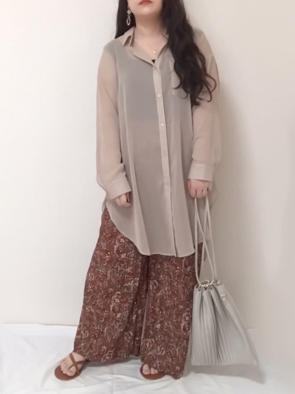 「シアーシャツ、ペイズリー、ペイズリー柄、プリーツパンツ、しまむら、GU、DAISO、プチプラ、プチプラコーデ、低身長」｜「GUのアイテム（シャツ/ブラウス、ベージュ系）」を使った、maru☺︎さん（レディース・153cm）の夏コーディネートの1枚目の写真