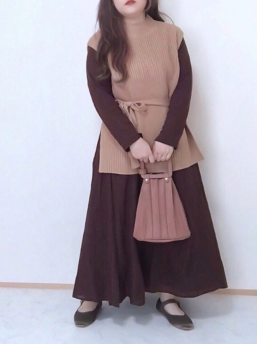 「しまむら、オトナカジュアル、低身長、153cm、プリーツバッグ、ワンピース、ベスト、ブラウン、秋のコーデ、秋コーデ」｜「ap retroのオーバーサイズサイドスリットニットベスト【ZOZOTOWN限定商品】（ベスト、ベージュ系）」を使った、maru☺︎さん（レディース・153cm）の秋コーディネートの1枚目の写真