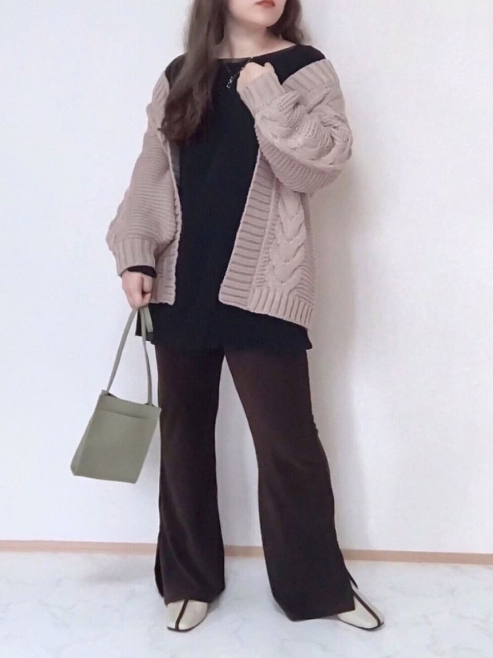 「低身長、しまむら、153cm、秋のマイ旬スタイル、カーディガン、プチプラ、プチプラコーデ、GU、秋コーデ、秋のコーデ」｜「ap retroの手編み風ガウンカーディガン【ZOZO限定アイテム】（カーディガン/ボレロ、ベージュ系）」を使った、maru☺︎さん（レディース・153cm）の秋コーディネートの1枚目の写真