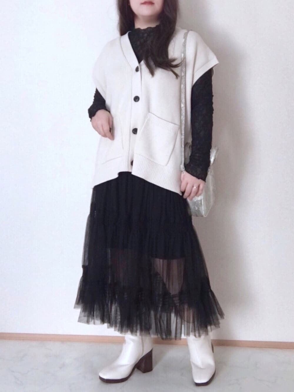 「モノトーン、モノトーンコーデ、ベスト、チュールスカート、チュール、パイソン柄、GU、apretro、sakishimatokyo、シンプルコーデ」｜「ap retroのシアーハイネックカットソー【ZOZO限定アイテム】（Tシャツ/カットソー、ブラック系）」を使った、maru☺︎さん（レディース・153cm）の冬コーディネートの1枚目の写真