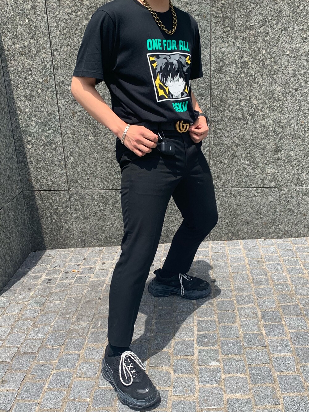 「シンプル、韓国ファッション、korea style、UNIQLO、BALENCIAGA、GUCCI、オールブラック」｜「GUCCIのアイテム（ベルト、ブラック系）」を使った、つとむさん（メンズ・173cm）の夏コーディネートの1枚目の写真
