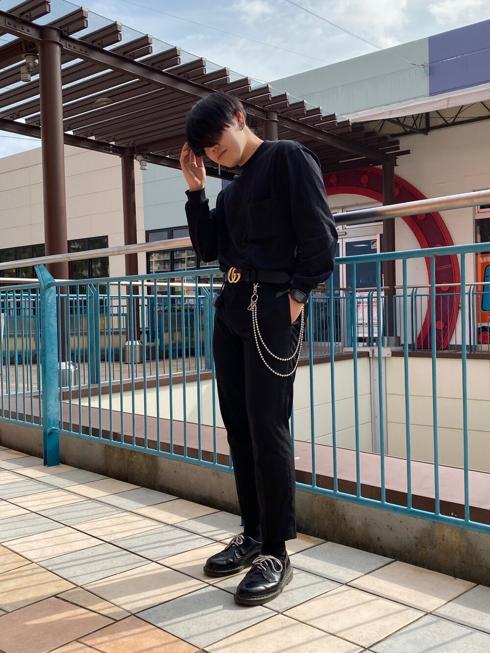 「マッシュ、オールブラック、プチプラコーデ、韓国ファッション、UNIQLO U、UNIQLO、おしゃれさんと繋がりたい、GUCCI」｜「UNIQLOのアイテム（Tシャツ/カットソー、ブラック系）」を使った、つとむさん（メンズ・173cm）の秋コーディネートの1枚目の写真