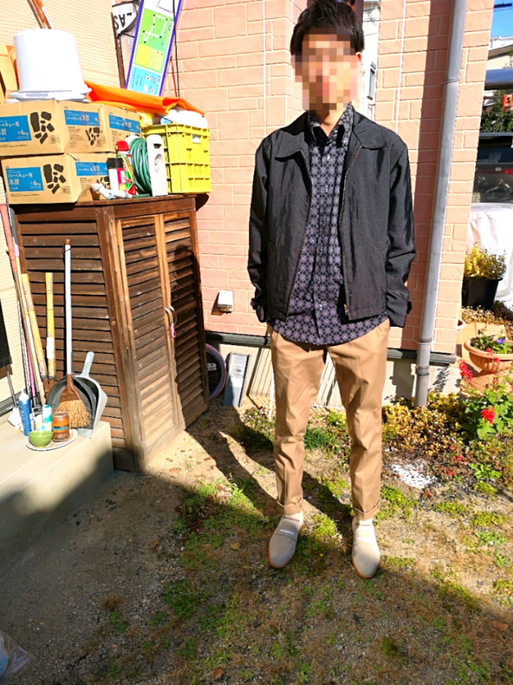 「TAKEO KIKUCHIのアイテム（スラックス、ベージュ系）」を使った、3552aさん（メンズ・173cm）の秋コーディネートの1枚目の写真