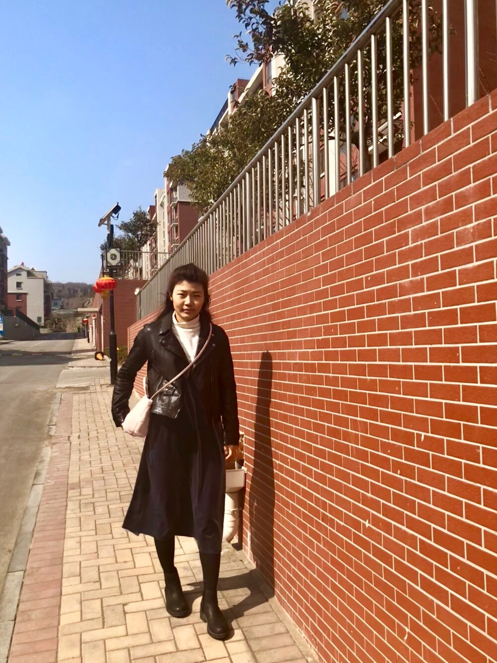 「日常」｜「COLORSのアイテム（ハンドバッグ、ピンク系）」を使った、地球上旅行的双鱼さん（レディース・169cm）の春コーディネートの1枚目の写真