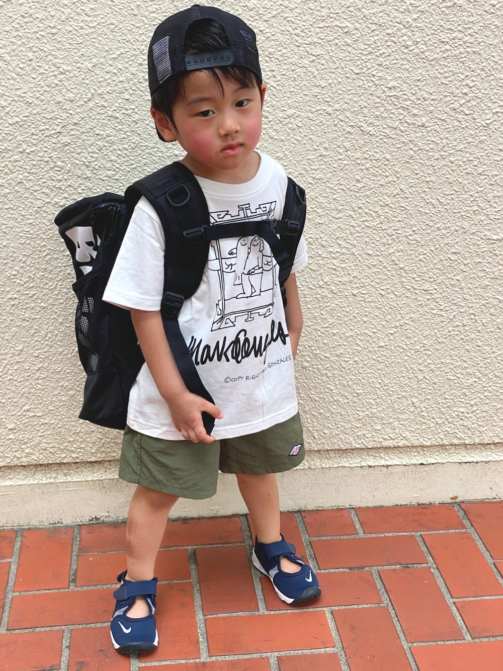 「キッズファッション、夏コーデ、kids、シンプル、男の子、Tシャツ、NIKE、FCRB、ストリート、白Tシャツ」｜「Mark GonzalesのMark Gonzales/プレーンボディプリントTシャツ（Tシャツ/カットソー、ホワイト系）」を使った、こつぶさん（キッズ・100cm）の夏コーディネートの1枚目の写真