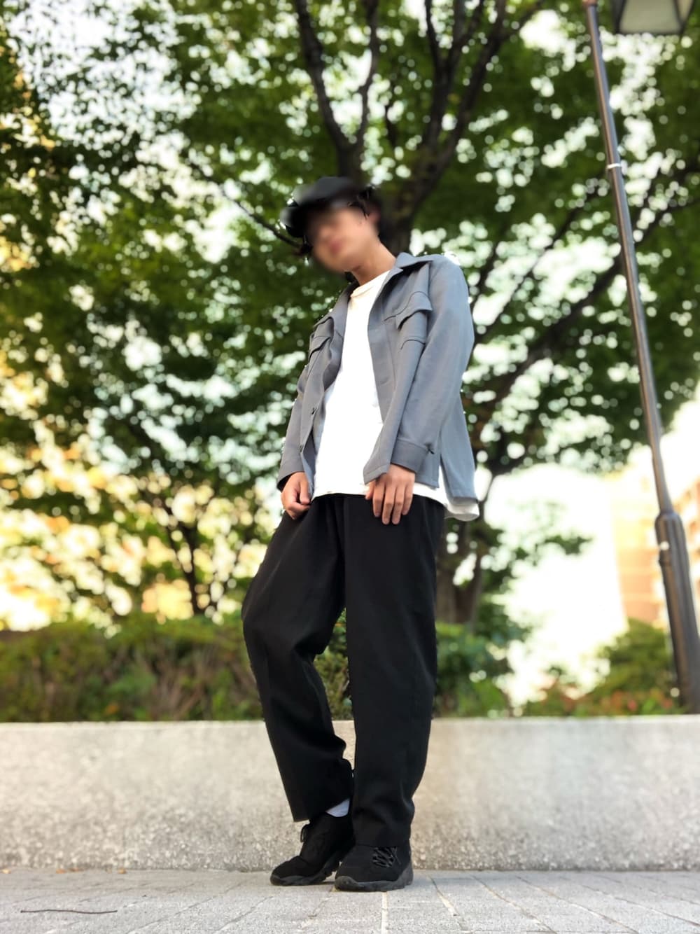 「シンプルコーデ、秋コーデ、UNIQLO、ユニクロ、カジュアルコーデ、ビックシルエット、スニーカー、ラフ、ootd、ゆるコーデ」｜「UNIQLOのエアリズムコットンオーバーサイズTシャツ（5分袖）（Tシャツ/カットソー、ホワイト系）」を使った、オッケーヤッサンさん（メンズ・173cm）の秋コーディネートの1枚目の写真