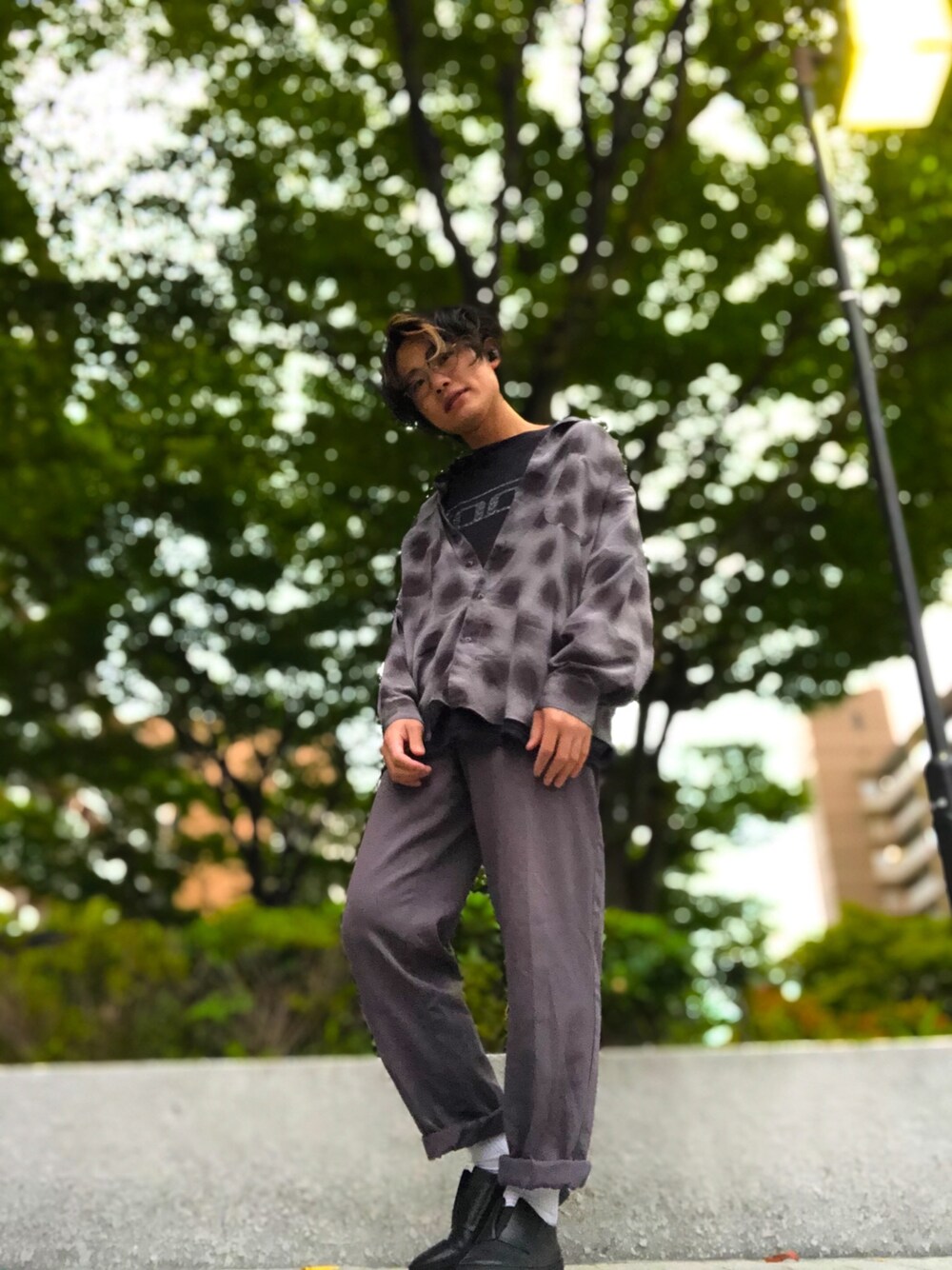 「秋のコーデ、カジュアル、ビッグシルエット、レイヤードスタイル、秋服準備はじめました、古着MIX、ブラックコーデ、革靴、古着、黒コーデ」｜「古着のアイテム（シャツ/ブラウス、ブラック系）」を使った、オッケーヤッサンさん（メンズ・173cm）の秋コーディネートの1枚目の写真