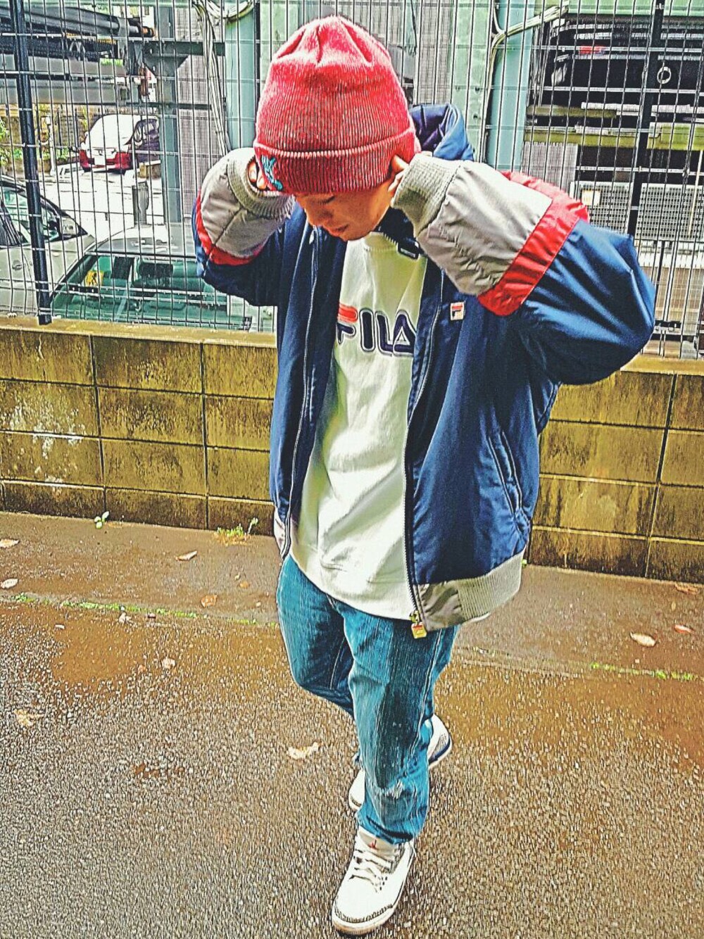 「FILA、GAP、HIPHOP、寒かった」｜「GAPのアイテム（デニムパンツ、ブルー系）」を使った、たつやさん（メンズ・173cm）の秋コーディネートの1枚目の写真