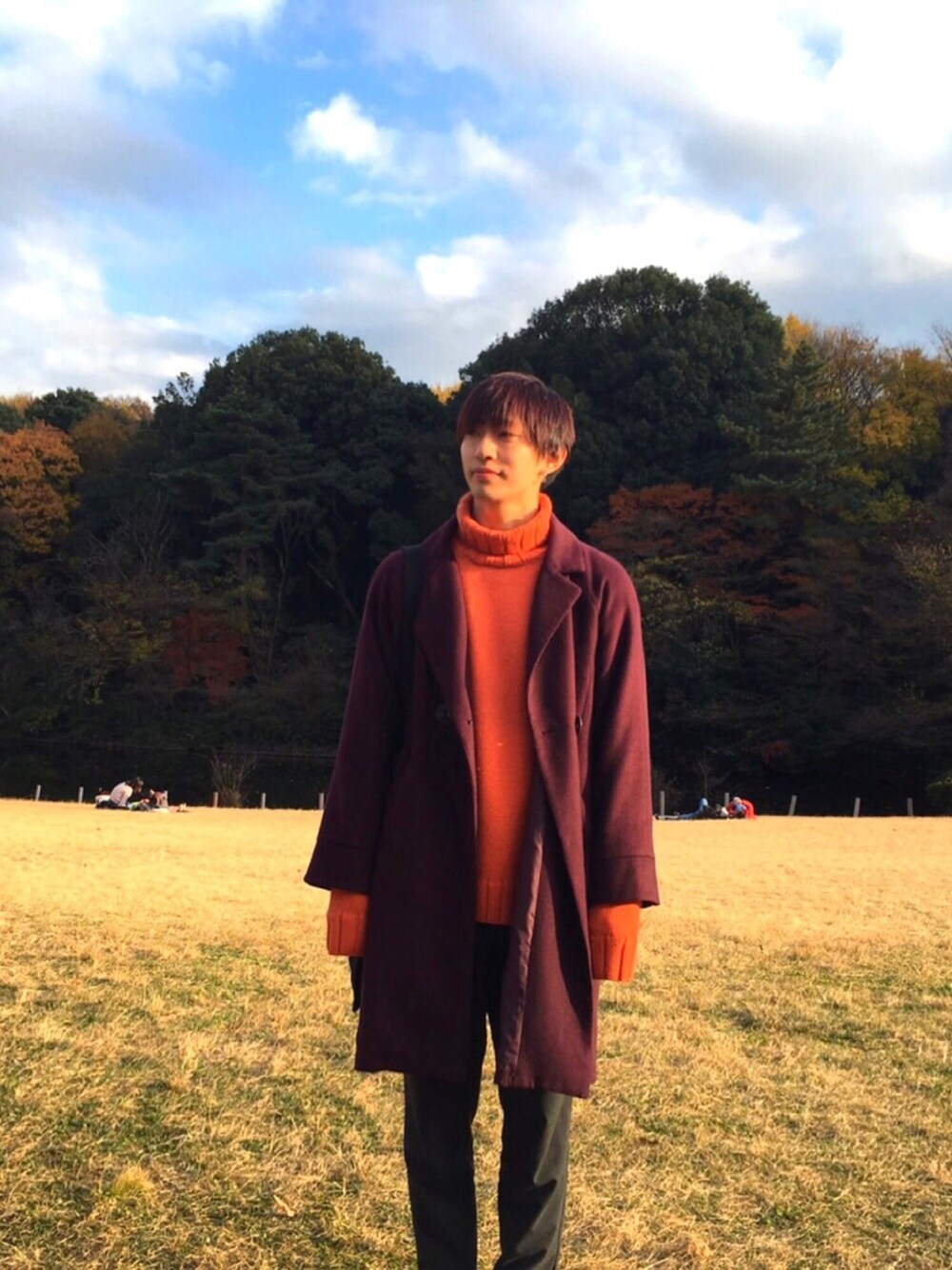 「古着、オーバーサイズ、オーバーサイズニット、オーバーサイズコート、ハイネックニット、ロングスリーブ、チープ、激安コーデ、散歩、明治神宮」｜「no brandのアイテム（ニット/セーター、オレンジ系）」を使った、ᘗ⃒。さん（メンズ・170cm）の冬コーディネートの1枚目の写真