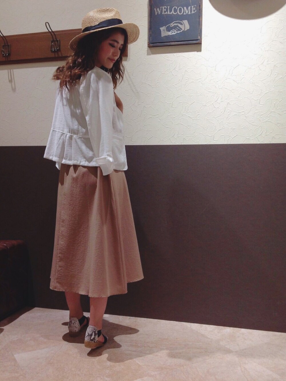 「ゆるコーデ、オトナカジュアル、シンプル、ootd、モノトーン、カジュアル、ワンピース、ikka、ikka LOUNGE(ikka LOUNGE)、sens de vie」｜「Sens de vieのSdvノーカラーバックペプラムジャケット（ノーカラージャケット、ホワイト系）」を使った、chiakiさん（レディース・157cm）の夏コーディネートの1枚目の写真