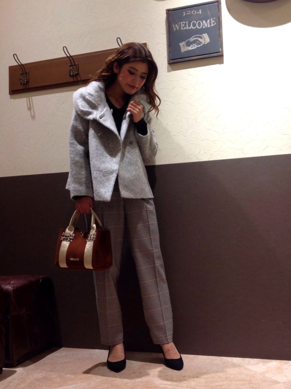「パンツスタイル、きれいめカジュアル、秋色、休日スタイル、ootd、チェック、sens de vie、ikka LOUNGE(ikka LOUNGE)、ikka」｜「Sens de vieのSdv ニットインレイショール襟ジャケット（ブルゾン、グレー系）」を使った、chiakiさん（レディース・157cm）の秋コーディネートの1枚目の写真