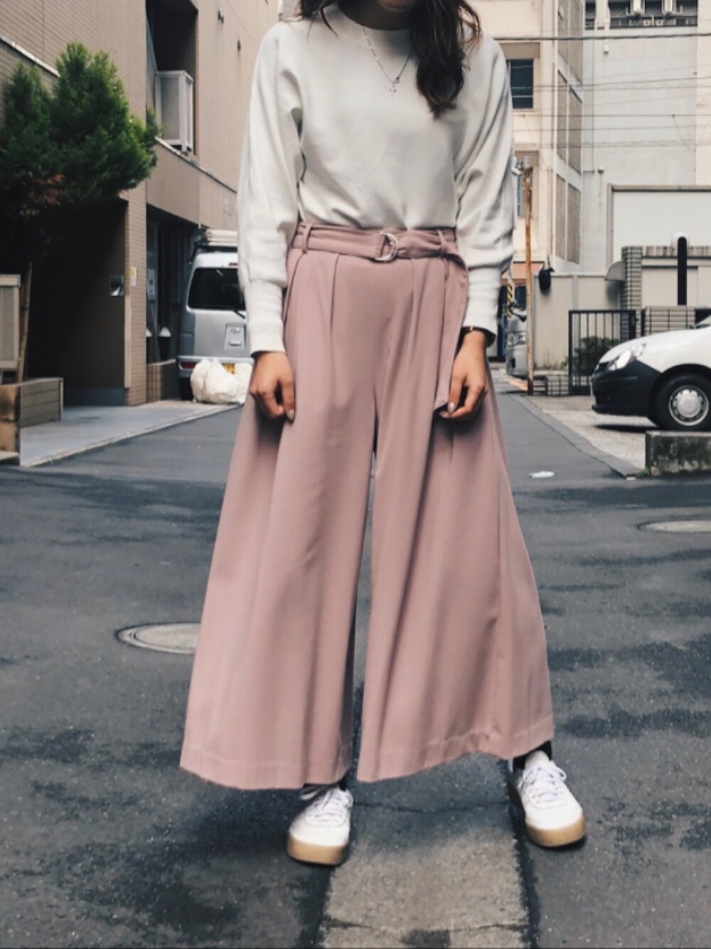 「パステル映える春、春、今日のコーデ、プチプラ、おしゃれさんと繋がりたい、大人コーデ、スニーカー、spring、ootd、sens de vie」｜「Sens de vieのSdv 横編みハイネックプルオーバー（ニット/セーター、ホワイト系）」を使った、chiakiさん（レディース・157cm）の春コーディネートの1枚目の写真
