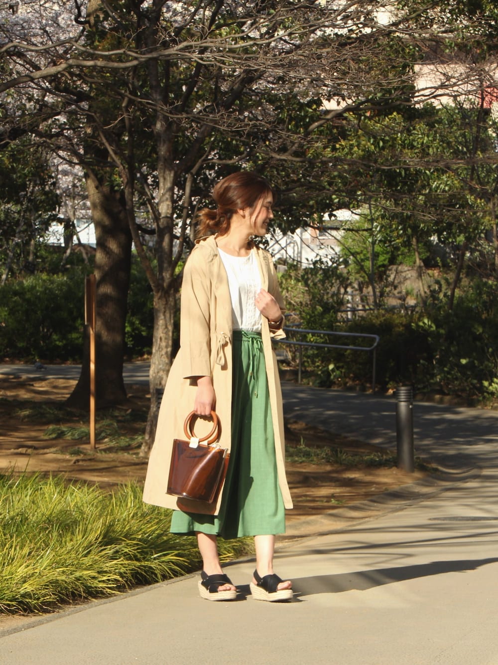 「平成最後のWEARISTAセンバツ、大人カジュアル、カジュアル、おしゃれさんと繋がりたい、ootd、オトナ女子、春コーデ、ikka、sens de vie」｜「Sens de vieのSdv フーデットコートワンピース（ワンピース、ベージュ系）」を使った、chiakiさん（レディース・157cm）の春コーディネートの1枚目の写真