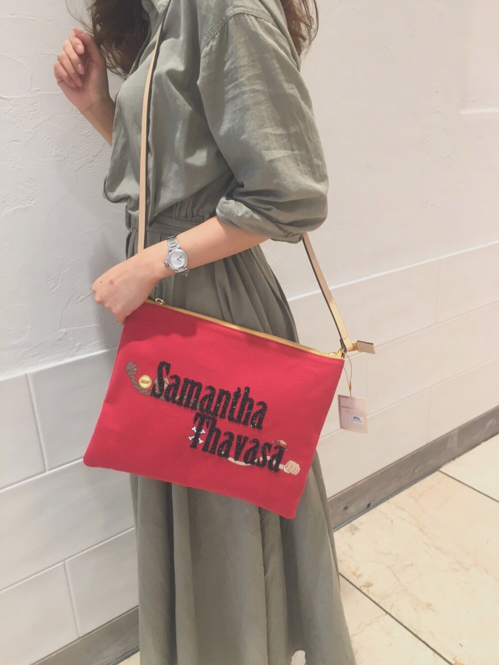 「ワンピース、ワンピースコラボ、サマンサタバサ、Samantha Thavasa」｜「Samantha Thavasaのアイテム（クラッチバッグ、レッド系）」を使った、mnyyyssdさん（レディース・165cm）の春コーディネートの1枚目の写真