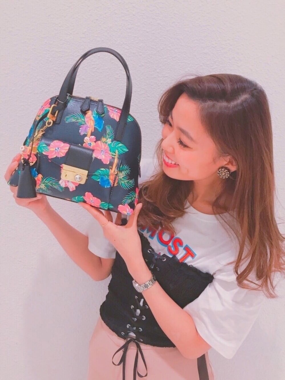 「サマンサタバサ、Samantha Thavasa、amerivintage、AMERI、ZARA、Tシャツ、ジャージーパンツ、ラインパンツ、サンダル」｜「ZARAのアイテム（Tシャツ/カットソー、ホワイト系）」を使った、mnyyyssdさん（レディース・165cm）の春コーディネートの1枚目の写真