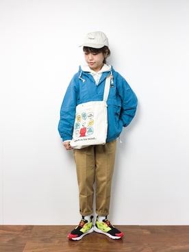 「スウェットパーカー」｜「アイテム（ナイロンジャケット）」を使った、konabeさん（レディース・153cm）の冬コーディネート