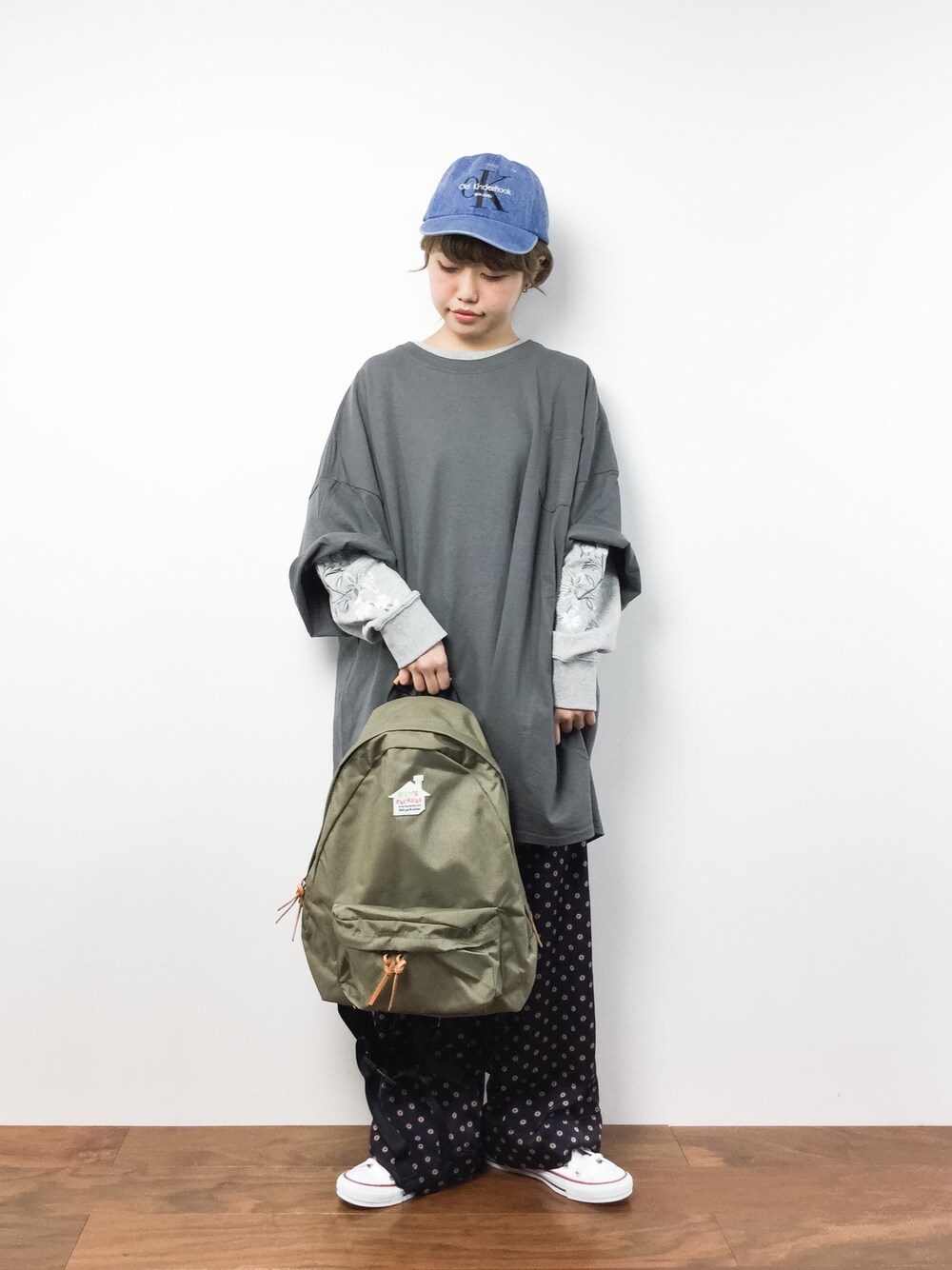 「used、denim、キャップ、刺繍、レイヤードスタイル、メンズライク、ラフ、ゆるコーデ、古着コーデ、だぼっとゆるっと。」｜「SMIR NASLIのCap-03（キャップ、ブルー系）」を使った、konabeさん（レディース・153cm）の冬コーディネートの1枚目の写真