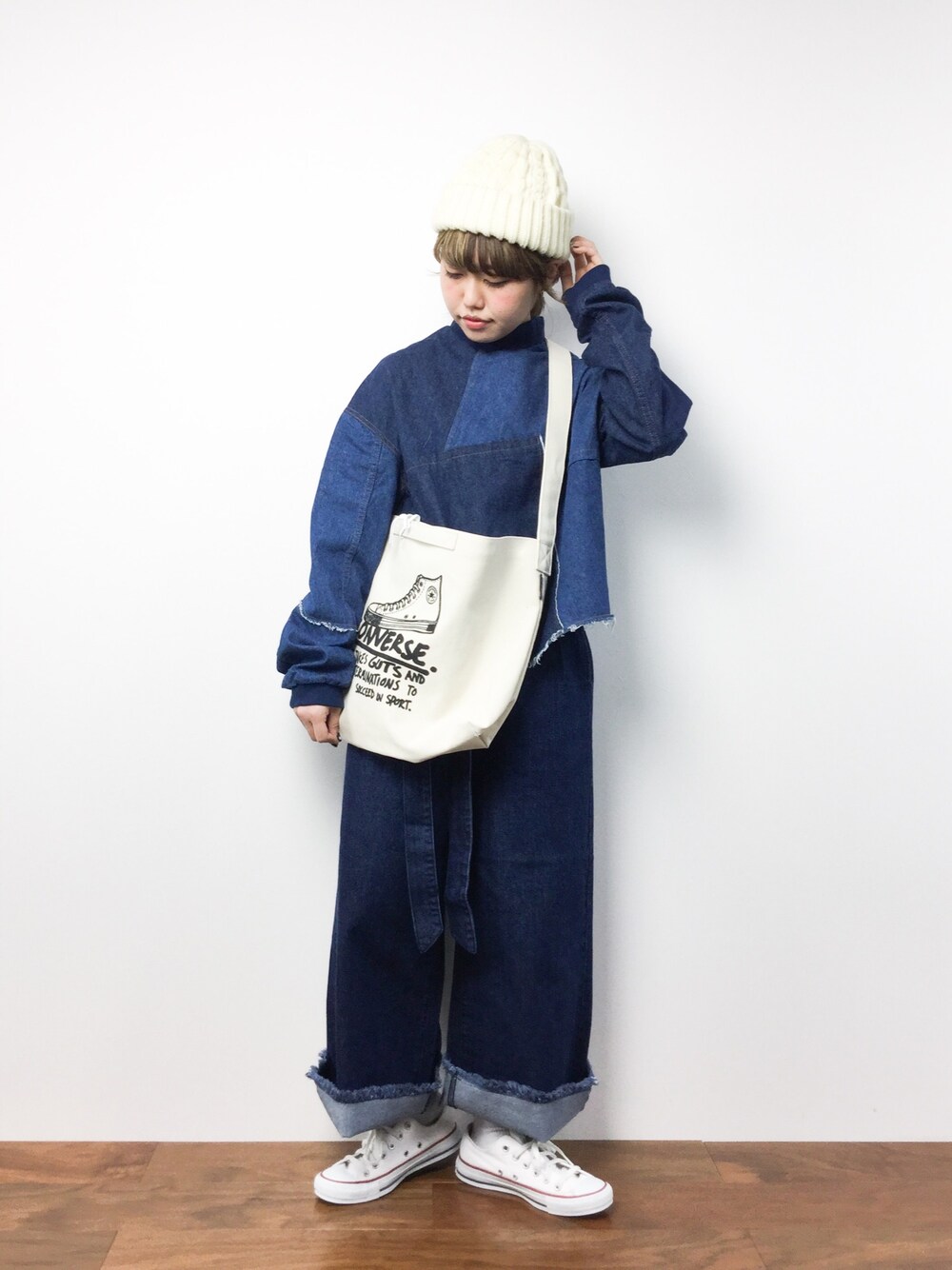 「ニット帽、ショルダーバッグ、converse、ラフ、ootd、デニムオンデニム、ゆるコーデ、だぼっとゆるっと。、フリンジデニム、used加工」｜「KBFのKBF パッチワークデニムプルオーバー（シャツ/ブラウス、ブルー系）」を使った、konabeさん（レディース・153cm）の冬コーディネートの1枚目の写真