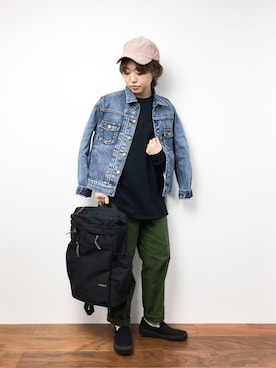 「黒リュック」｜「アイテム（デニムジャケット）」を使った、konabeさん（レディース・153cm）の冬コーディネート