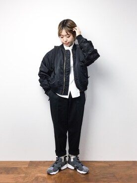 「黒リュック」｜「アイテム（MA-1）」を使った、konabeさん（レディース・153cm）の春コーディネート