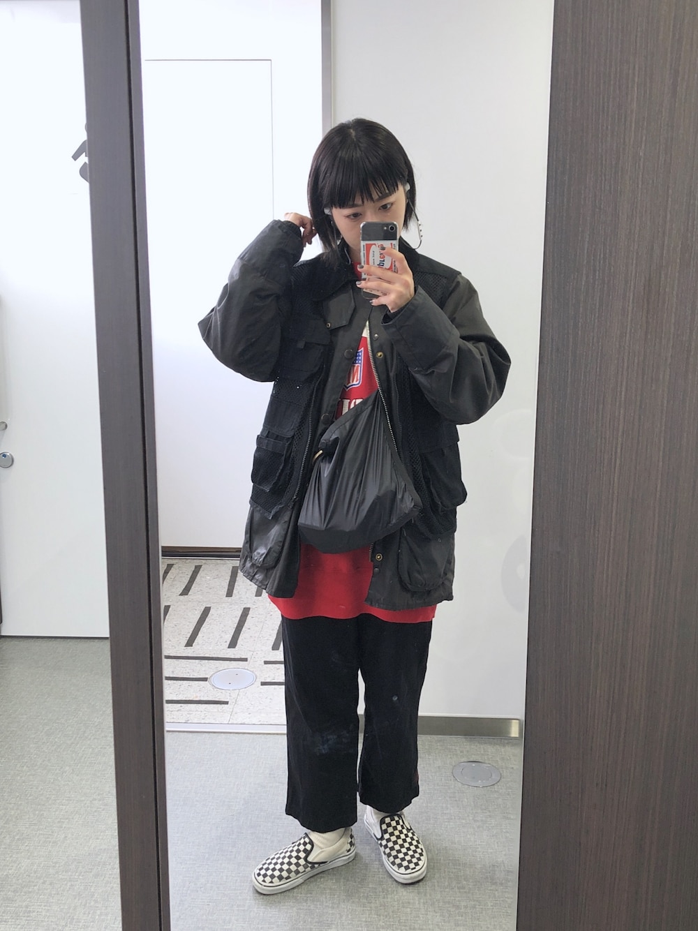 「outfit、barbour、used、メンズライク、スウェット、グラミチ、チェッカーフラッグ、サコッシュ」｜「BarbourのBarbour　BEDALE SL（その他アウター、ブラック系）」を使った、konabeさん（レディース・153cm）の冬コーディネートの1枚目の写真