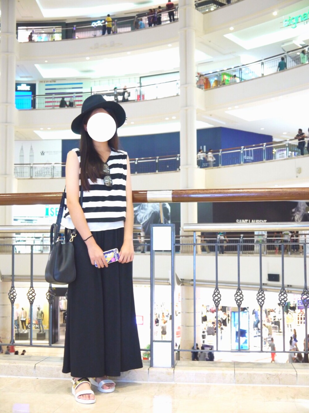 「LOWRYS FARMのアイテム（ワンピース/ドレス、ブラック系）」を使った、catheriiiiiiiiiine さん（レディース・158cm）の冬コーディネートの1枚目の写真