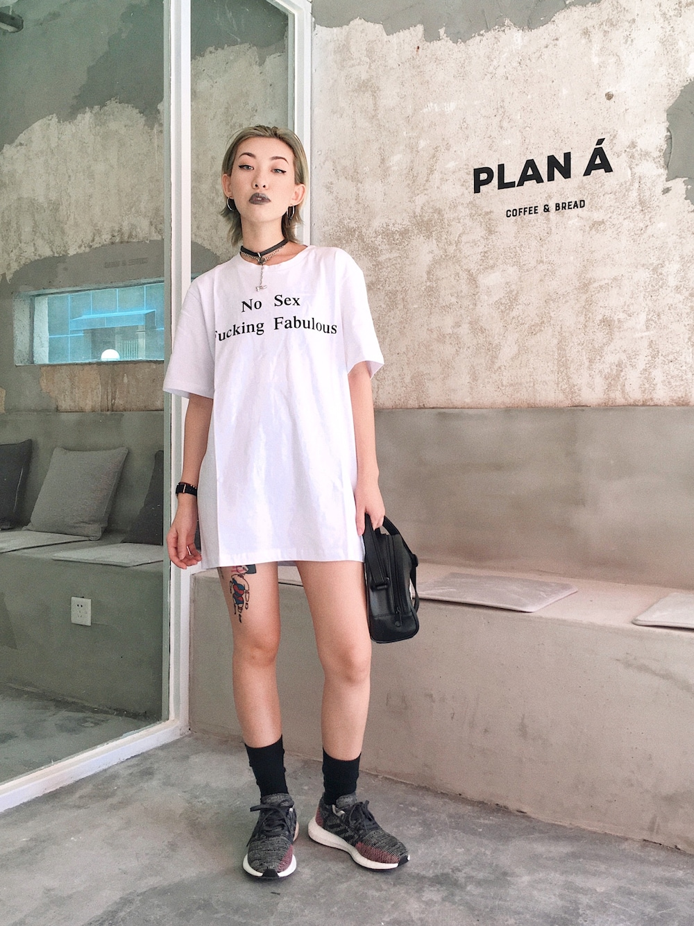 「休日スタイル、今日のコーデ、白Tシャツ、adidas、girl、STYLE、outfit、WEARBOOKエントリー、daily look」｜「VINTAGEのアイテム（ピアス（両耳用）、シルバー系）」を使った、miskyさん（レディース・160cm）の秋コーディネートの1枚目の写真