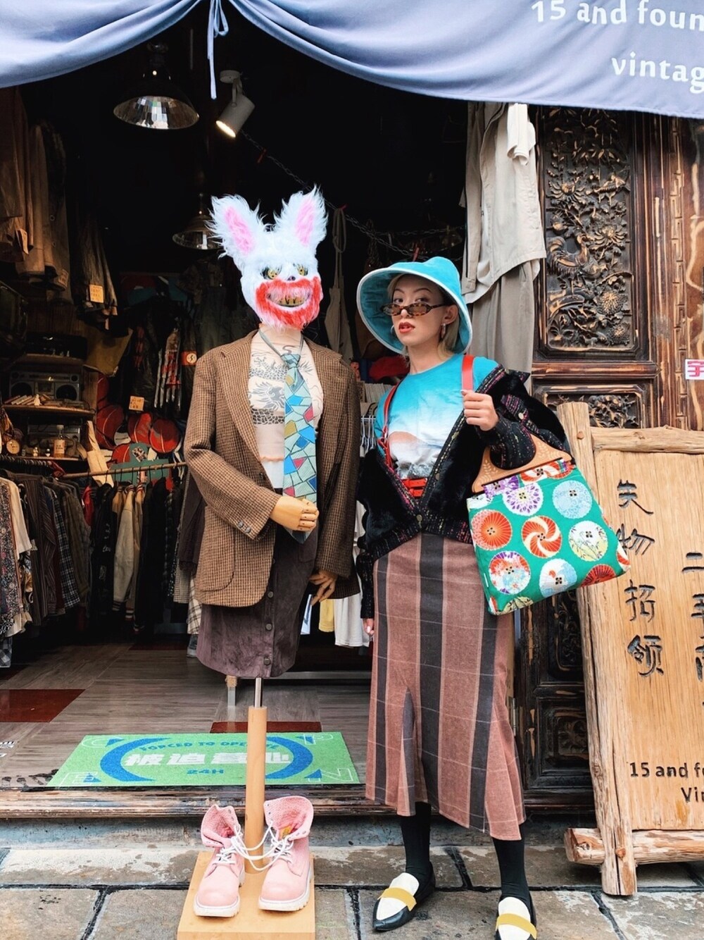 Vivienne Westwood ピンク サスペンダー シルク製 Vivienne Westwoodのサスペンダーを使った人気ファッション
