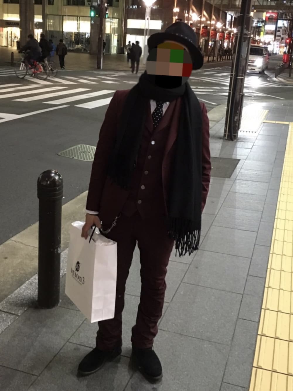 「セットアップ、3peace、パーティースタイル、酒」｜「WACKO MARIAのドットリボン（ハット、ブラック系）」を使った、Hideakiさん（メンズ・170cm）の冬コーディネートの1枚目の写真