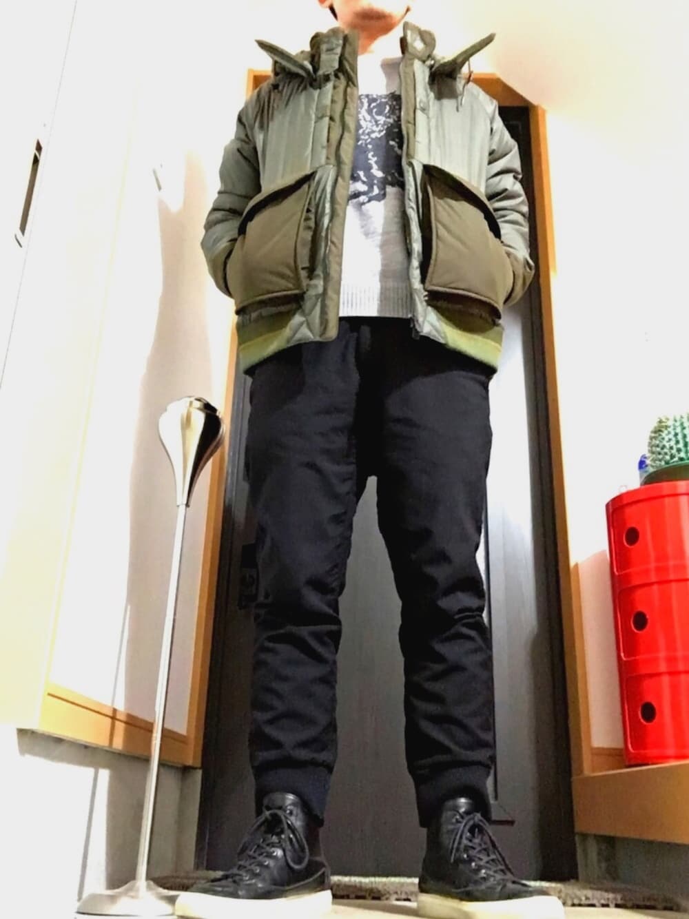 「SALEで買いました、冬コーデ、スニーカー、カーキ、グレー、ブラック、White Mountaineering、sage de cret」｜「AZ by junhashimotoのアイテム（スニーカー、ブラック系）」を使った、T9Lさん（メンズ・171cm）の冬コーディネートの1枚目の写真