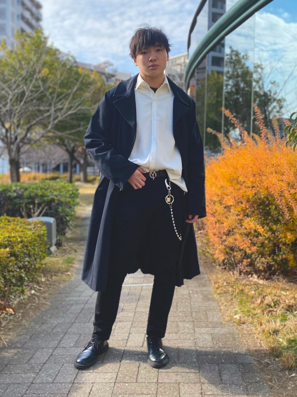 「休日スタイル、冬コーデ、シンプル、モノトーン、オーバーサイズ、きれいめカジュアル、プチプラ、年末WEAR感謝祭、コート、定番」｜「GUのアクティブスマートラウンドトゥシューズ（シューズ、ブラック系）」を使った、スケ🪕さん（メンズ・176cm）の冬コーディネートの1枚目の写真