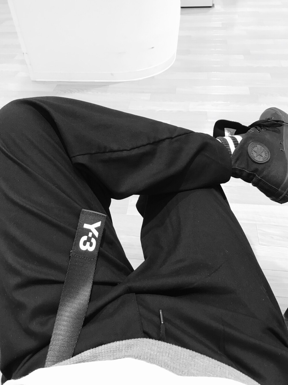 「Y-3、supreme、ワイドパンツ」｜「Y-3のY-3 LOGO BELT（ベルト、ブラック系）」を使った、Tytg.1さん（メンズ・185cm）の秋コーディネートの1枚目の写真