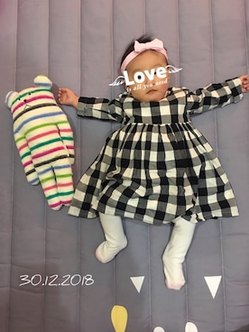 「アイテム（ムートンコート、ピンク系）」を使った、LUCさん（キッズ・70cm）の冬コーディネート