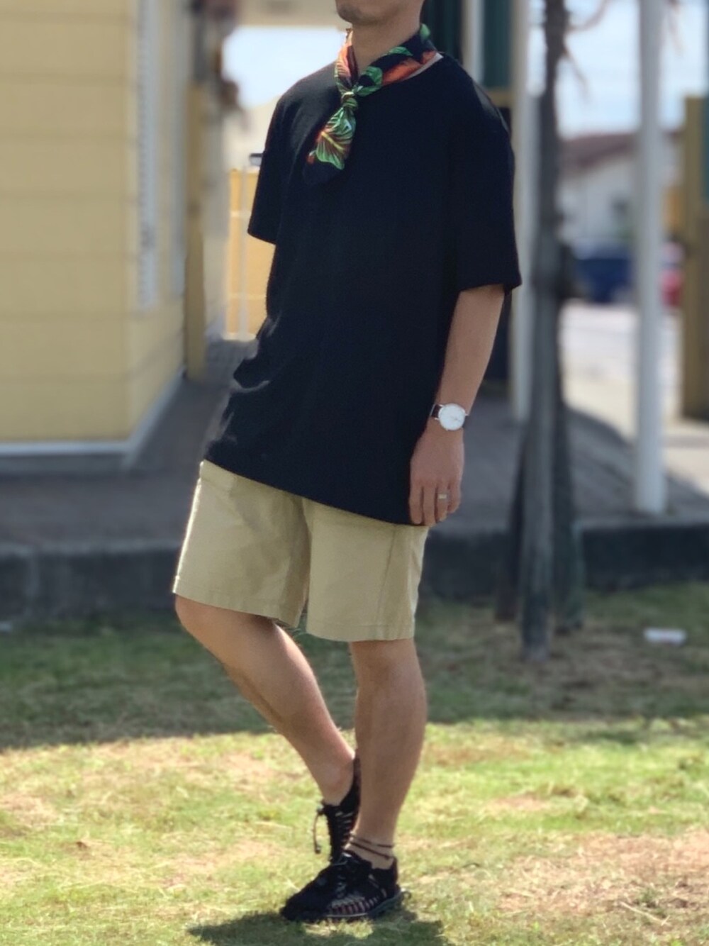 「FUJIROCKEEN、休日スタイル、オーバーサイズ、ブラック、シャツスタイル、Tシャツ、スカーフ、大人カジュアル、keen、ZARA」｜「ZARAのアイテム（Tシャツ/カットソー、ブラック系）」を使った、ともあき®さん（メンズ・168cm）の夏コーディネートの1枚目の写真