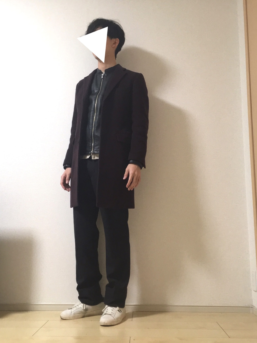 「チェスターコート、ライダースジャケット、スラックス、スニーカー、おしゃれさんと繋がりたい、FRED PERRY、UNIQLO」｜「URBAN RESEARCHのUR PONTETORTO CHESTER COAT（チェスターコート、レッド系）」を使った、mk.さん（メンズ・178cm）の冬コーディネートの1枚目の写真