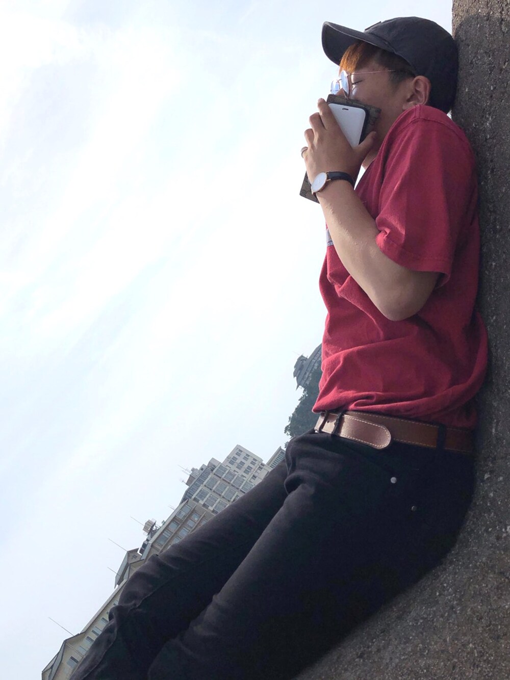 「夏コーデ、Tシャツ、黒スキニー、海」｜「Carharttのカーハート ストラップバックキャップ ODESSA  CHARHARTT（キャップ、ブラック系）」を使った、たっきんさん（メンズ・170cm）の春コーディネートの1枚目の写真