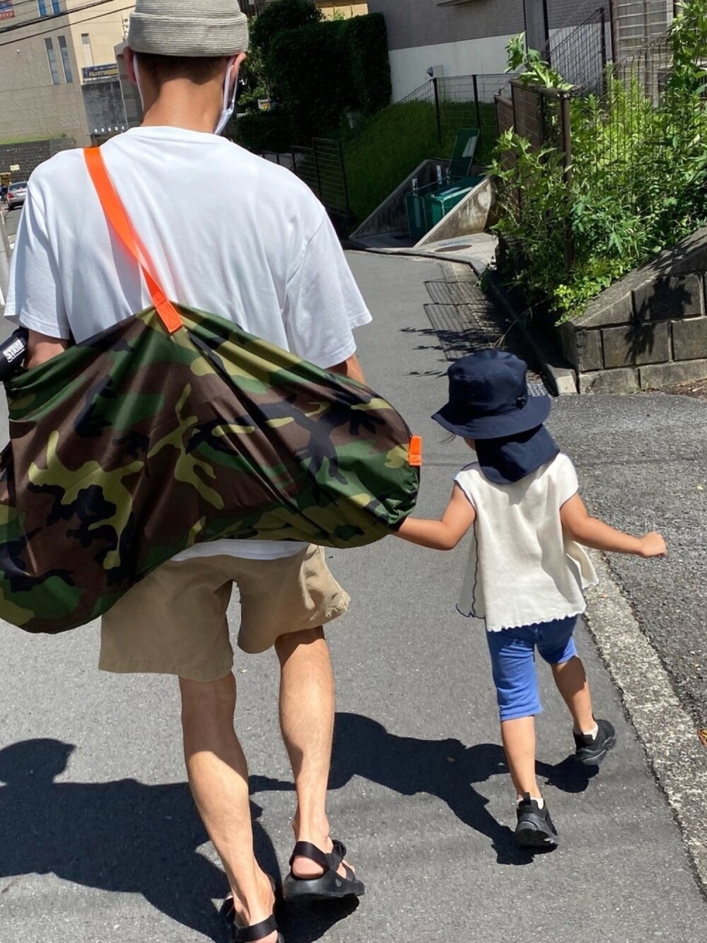 「ストライダー、おんなのこ、公園、quoti use fith、KIJIMA TAKAYUKI、GRAMICCI、無印良品、NIKE、chaco、親子コーデ」｜「無印良品のアイテム（キャップ、ブルー系）」を使った、nano615さん（キッズ・90cm）の秋コーディネートの1枚目の写真