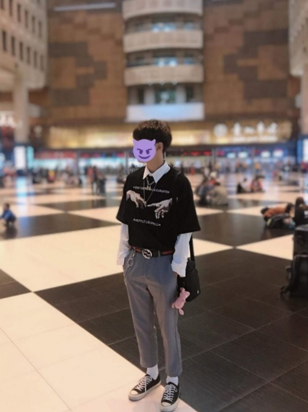 「台北車站、streetstyle」｜「Lesaintのアイテム（Tシャツ/カットソー、ブラック系）」を使った、ot0toさん（メンズ・177cm）の冬コーディネートの1枚目の写真