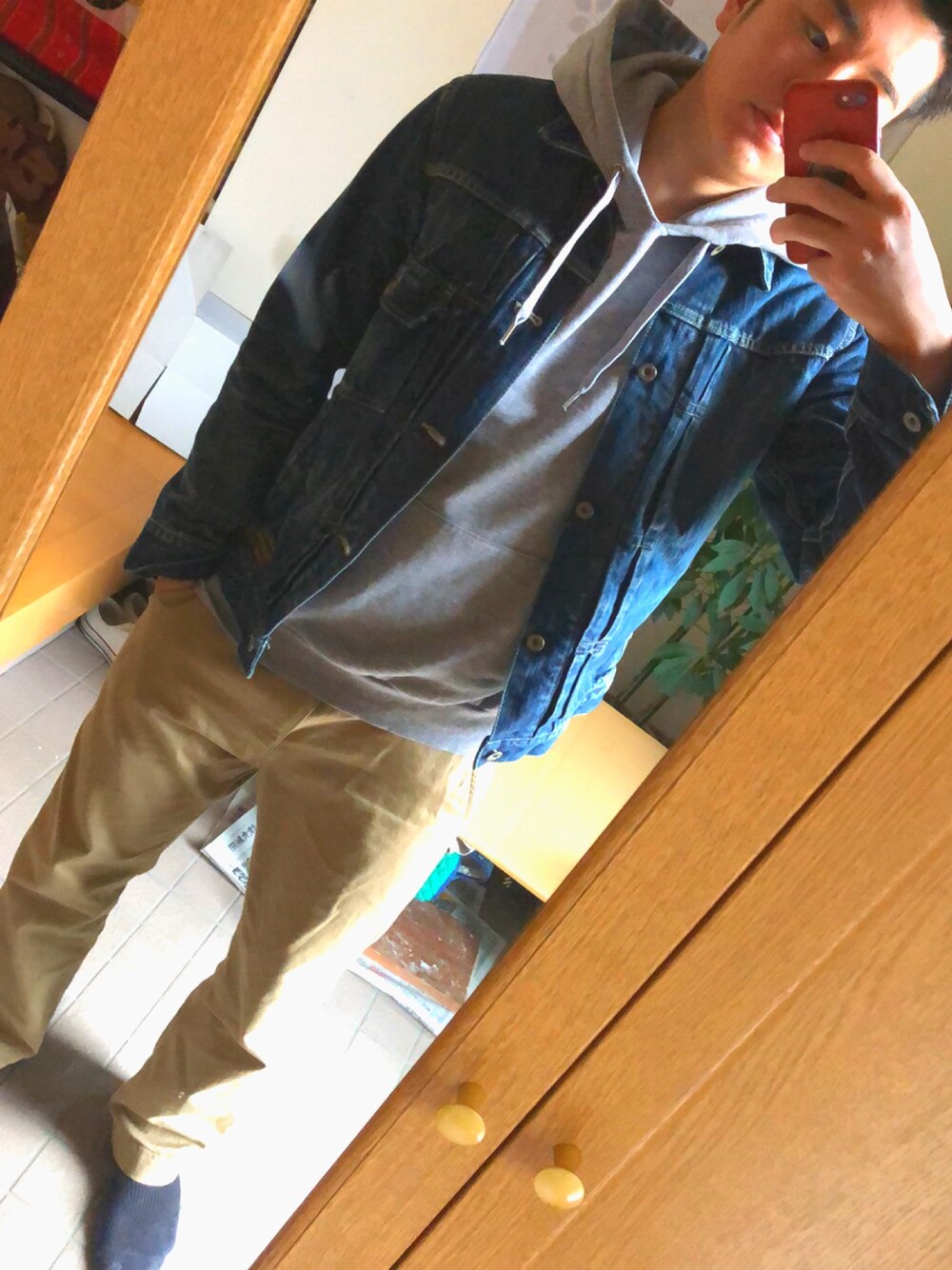 ROUGH and RUGGEDのデニムジャケットを使った人気ファッション