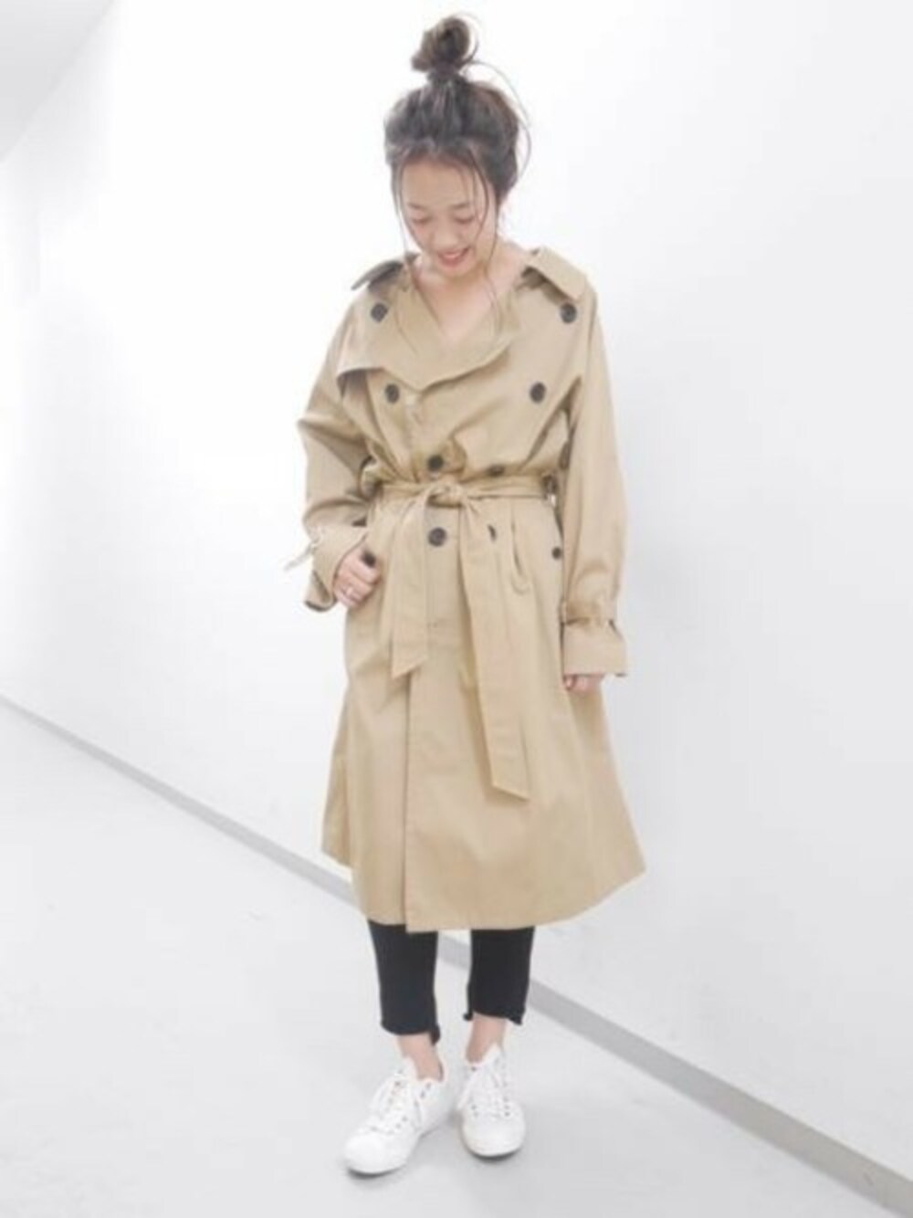 「トレンチコート、JEANASiS、ジーナシス、スキニーデニム、シンプルコーデ、秋コーデ」｜「JEANASISのBIGロングトレンチコート/768793（トレンチコート、ベージュ系）」を使った、SAAYANさん（レディース・166cm）の秋コーディネートの1枚目の写真