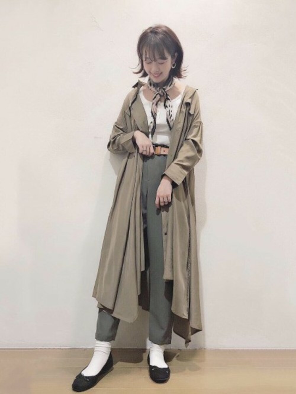 「JEANASiS、ジーナシス、スカーフ、タンクトップ、シャツワンピ、ミリタリーシャツ、春コーデ、ミリタリーパンツ、カーキ×ホワイト」｜「JEANASISのミリタリーロングシャツワンピース/831431（ワンピース、グリーン系）」を使った、SAAYANさん（レディース・166cm）の春コーディネートの1枚目の写真