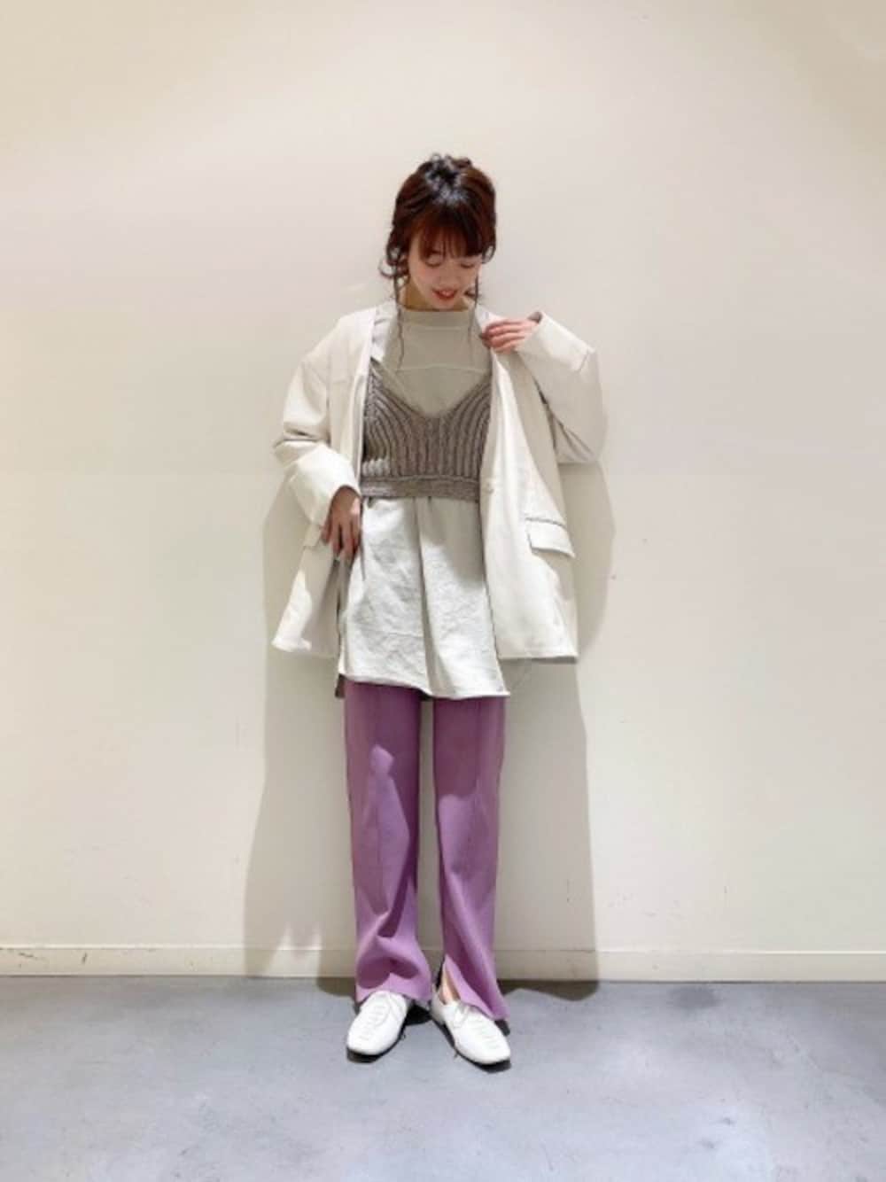 「レイヤード、レザージャケット、カラーパンツ、JEANASiS、レイヤードスタイル、ジーナシス、ビスチェ、バレエシューズ、春コーデ、カジュアルコーデ」｜「JEANASISの12Gソウバリスリットパンツ/870310（その他パンツ、パープル系）」を使った、SAAYANさん（レディース・166cm）の春コーディネートの1枚目の写真