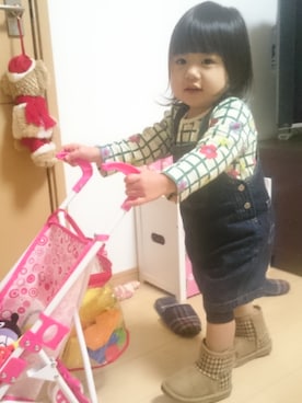 「BeBe（ベベ）のアイテム（サロペット/オーバーオール）」を使った、orangeさん（キッズ・80cm）の冬コーディネート