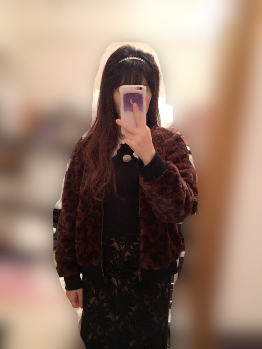 「カチューム、ひょう柄、ガーターベルト、レーススカート、ロングヘアー」｜「PLAIN CLOTHINGの【PLAIN CLOTHING】パールヘアバンド（ヘアバンド、ホワイト系）」を使った、kutsushitaさん（レディース・151cm）の秋コーディネートの1枚目の写真