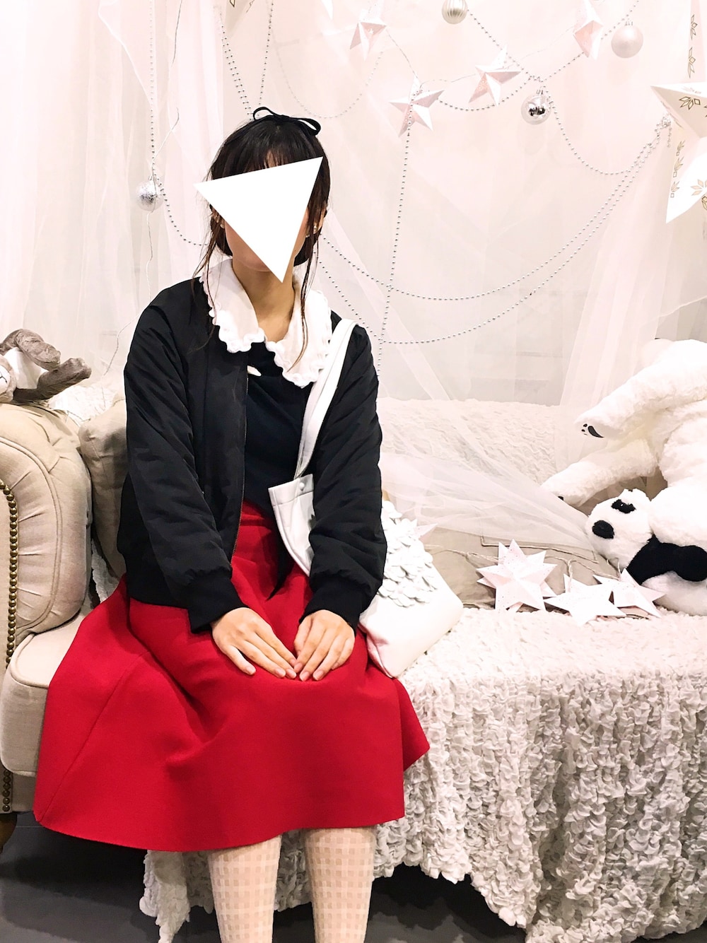 「赤、襟付きトップス、ブルゾン、白タイツ、ギンガムチェック、リボン、カチューシャリボン」｜「Dot＆Stripes CHILD WOMANのアイテム（ジャケット/アウター、ブラウン系）」を使った、kutsushitaさん（レディース・151cm）の秋コーディネートの1枚目の写真